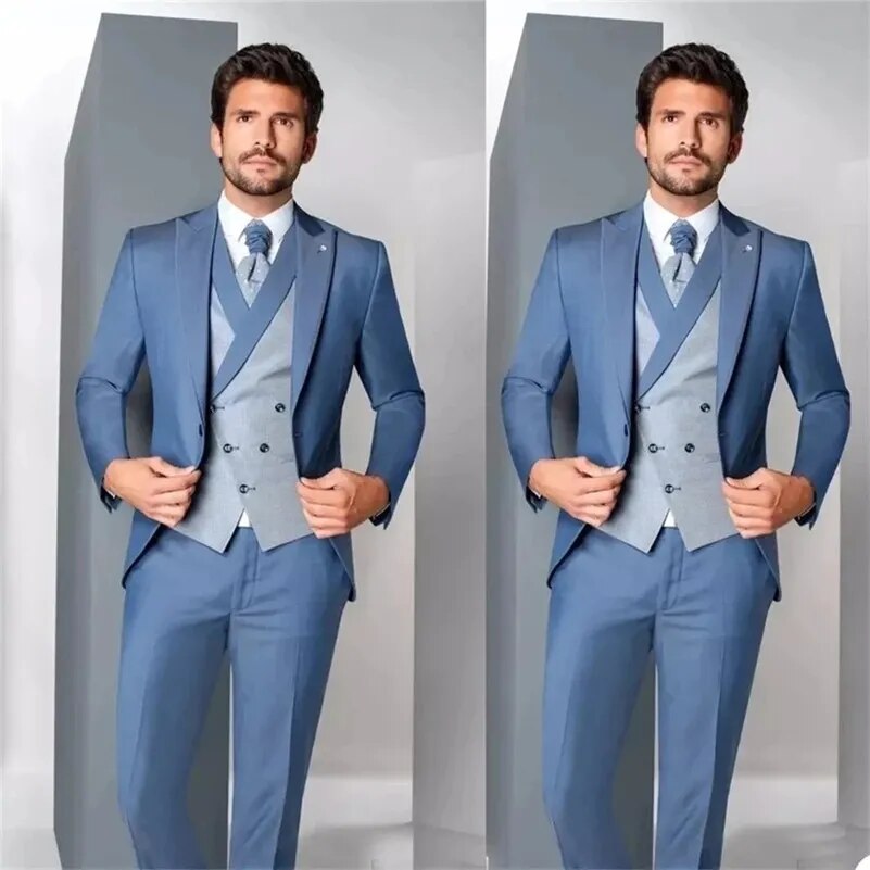 Blauer 3-teiliger Anzug mit Spitzkragen