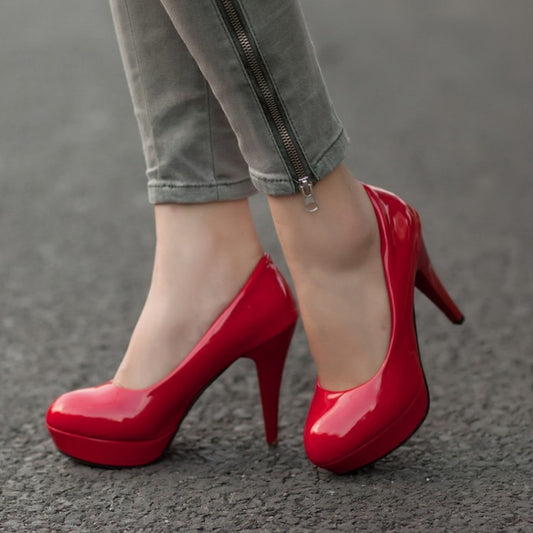 Модные красные высокие каблуки