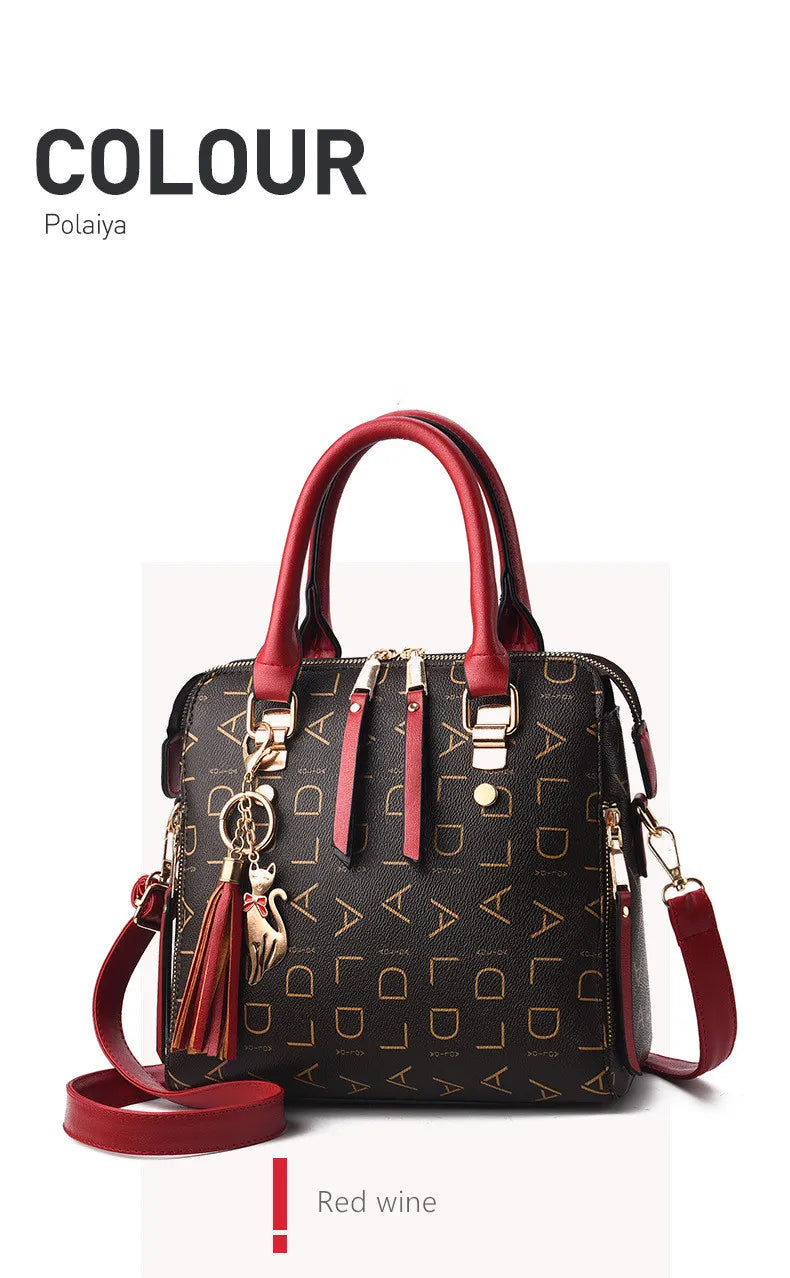 Bolsa Marrom de Material PU com Franjas