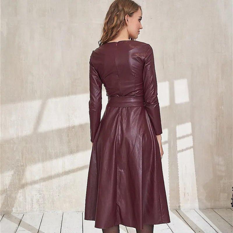 Robe en cuir bordeaux-ceinture et boutons