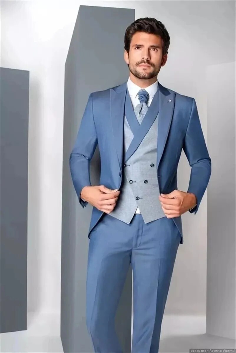 Blauer 3-teiliger Anzug mit Spitzkragen