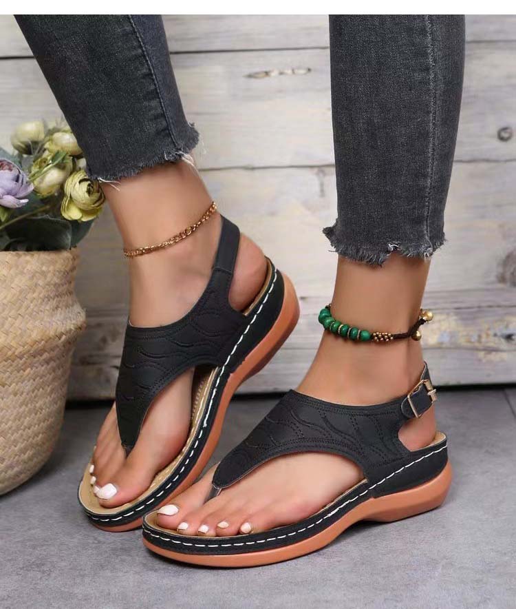 Sandalias con tira y hebilla de tacón bajo