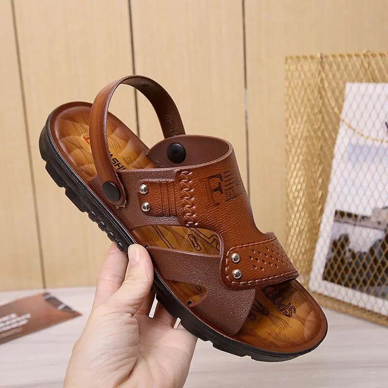 Pantofole in materiale PU marrone