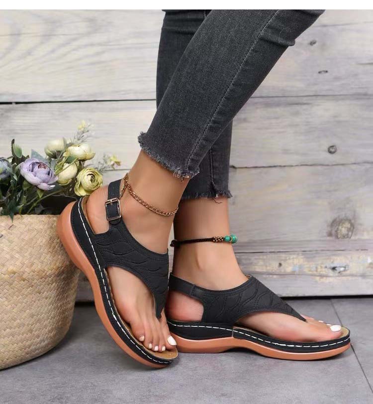 Sandalen met lage hak en gesp