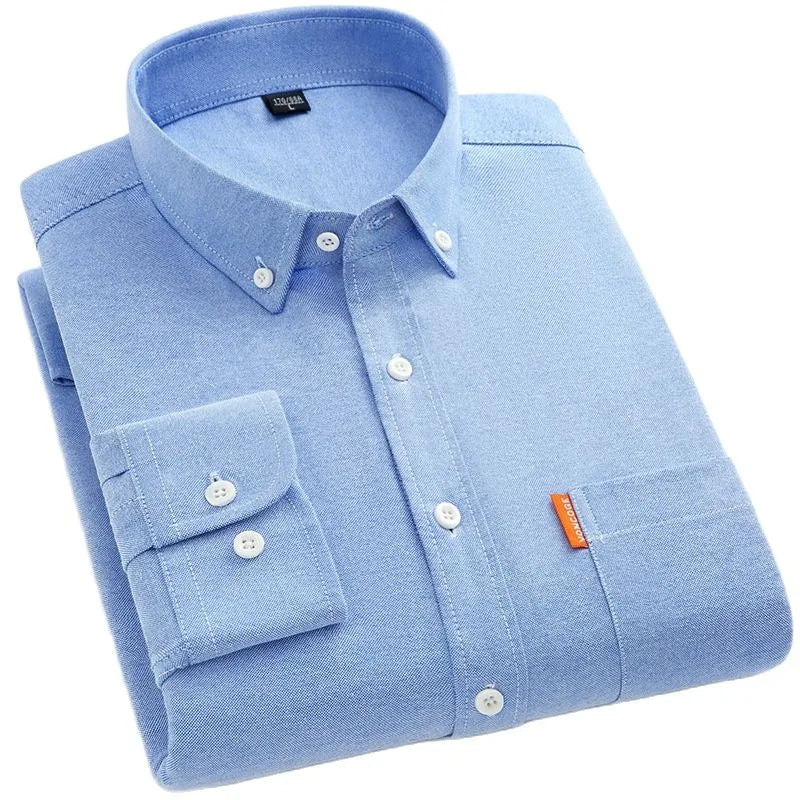 Синяя хлопковая рубашка карманами