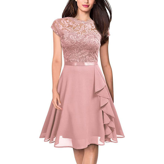 Розовое кружевное платье миди
