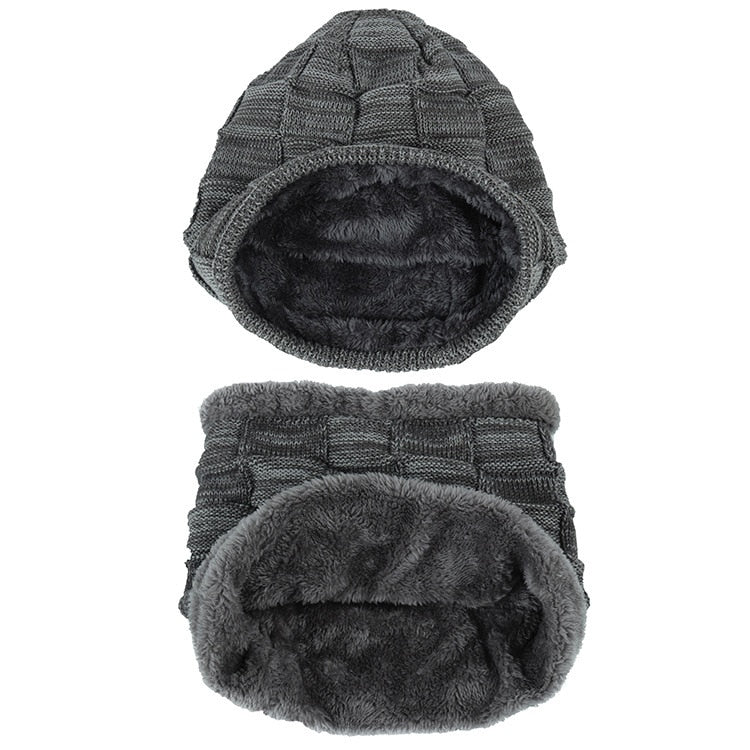 Cappello invernale nero lavorato a maglia