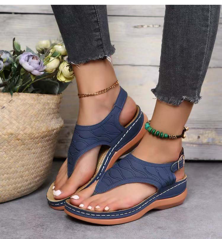 Sandalen met lage hak en gesp