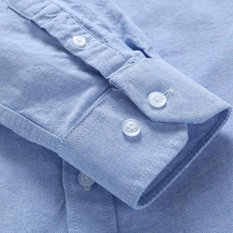 Синяя хлопковая рубашка карманами