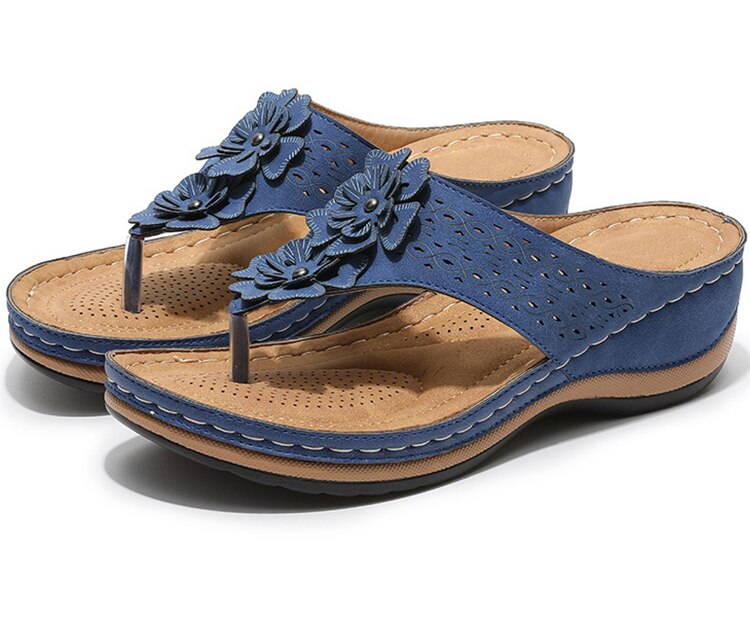 Sandali blu con tacco medio e punta aperta