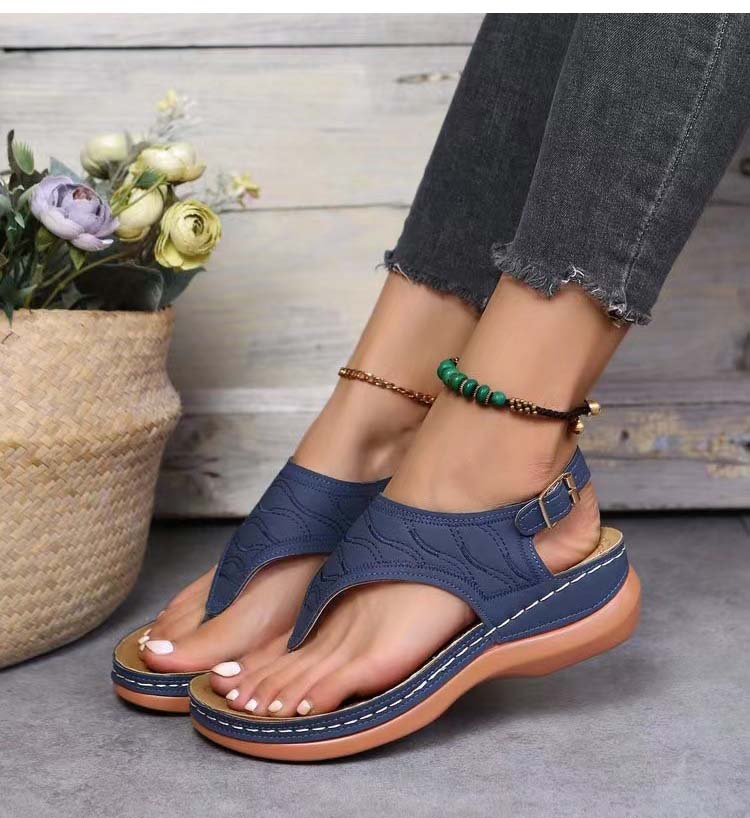 Sandalen met lage hak en gesp