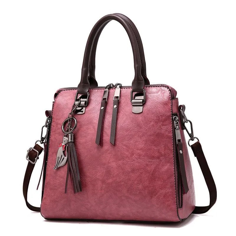 Bolsa Preta de Material PU com Franjas